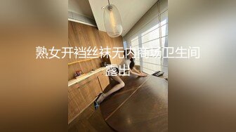 眼镜熟女阿姨 啊啊 用力 都插到肚子里了 阿姨真会玩 被无套爆老菊花 再射在饼干上当夜宵吃